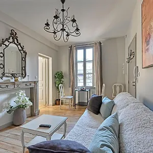 Appartement Au Coeur Des Papes, Dans Batisse De Charme & En Coeur De France